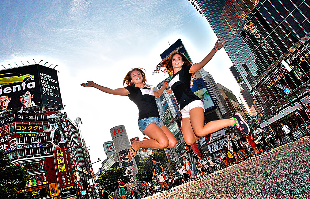 Synergy Force Original SHIBUYA T-Shirts. Shelina Moreda / Avalon Biddle / Photographer: Jin Sasaki